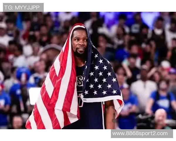 KD与球迷互动引发争议球迷竖中指反击其战绩不佳 KD与球迷互动引发争议球迷竖中指反击其战绩不佳