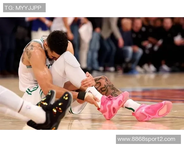 詹姆斯与塔图姆高尔夫球会面照片引热议昨天竟未比赛的真相揭秘