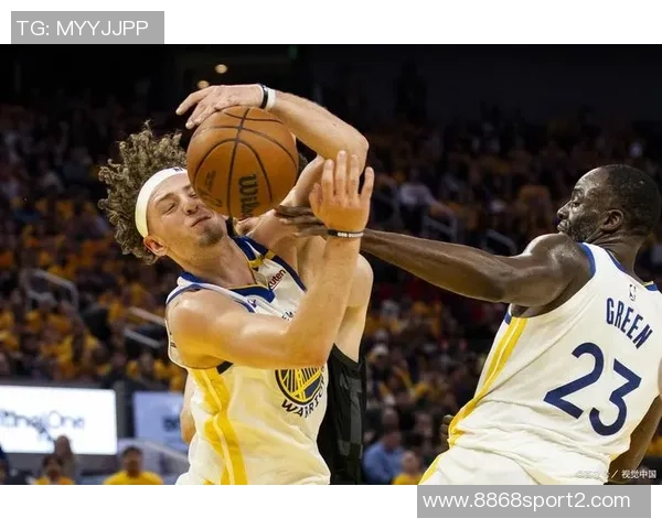 爱德华兹谈与兰德尔的默契配合新赛季展现更多精彩瞬间 爱德华兹谈与兰德尔的默契配合新赛季展现更多精彩瞬间