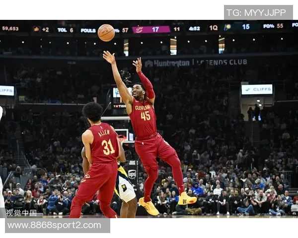 米切尔半场表现稳定15分钟内高效砍下14分2板助力球队进攻 米切尔半场表现稳定15分钟内高效砍下14分2板助力球队进攻