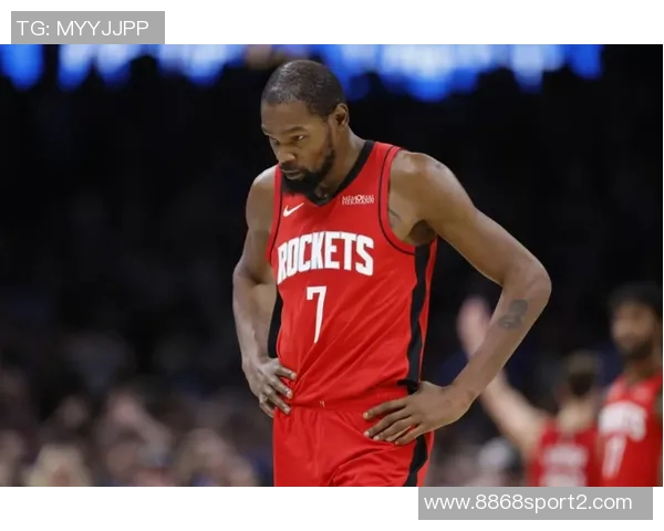 KD与球迷互动引发争议球迷竖中指反击其战绩不佳